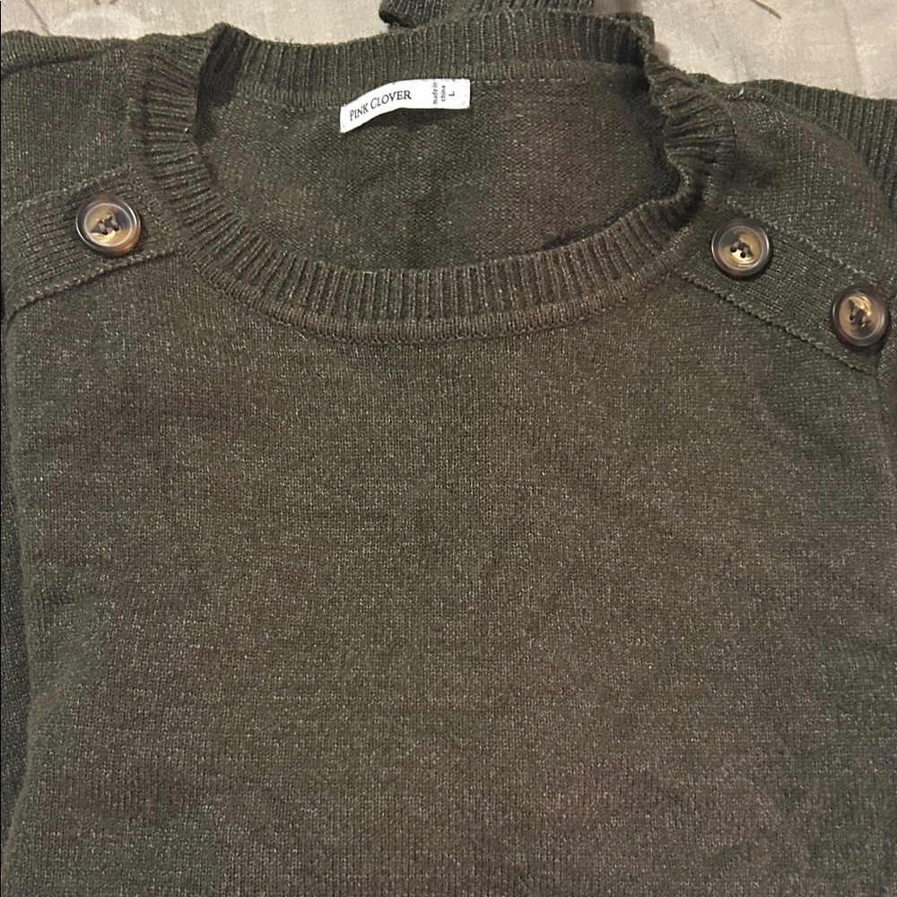 Green sweater w/button embellishment
